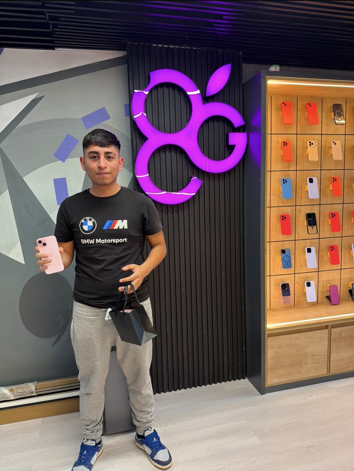 Cliente GREIPHONE estrenando su iPhone